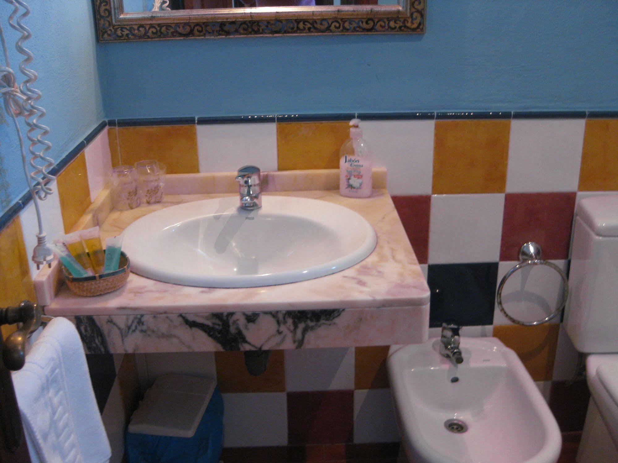 Hostal El Cascapenas De La Alpujarra Capileira Esterno foto
